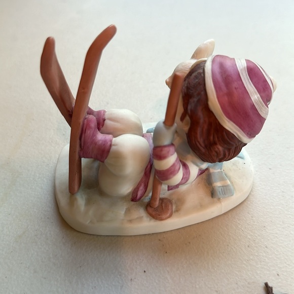 Jody’s World 1985 Snow Skiing Figurine with bunny - Picture 4 of 6